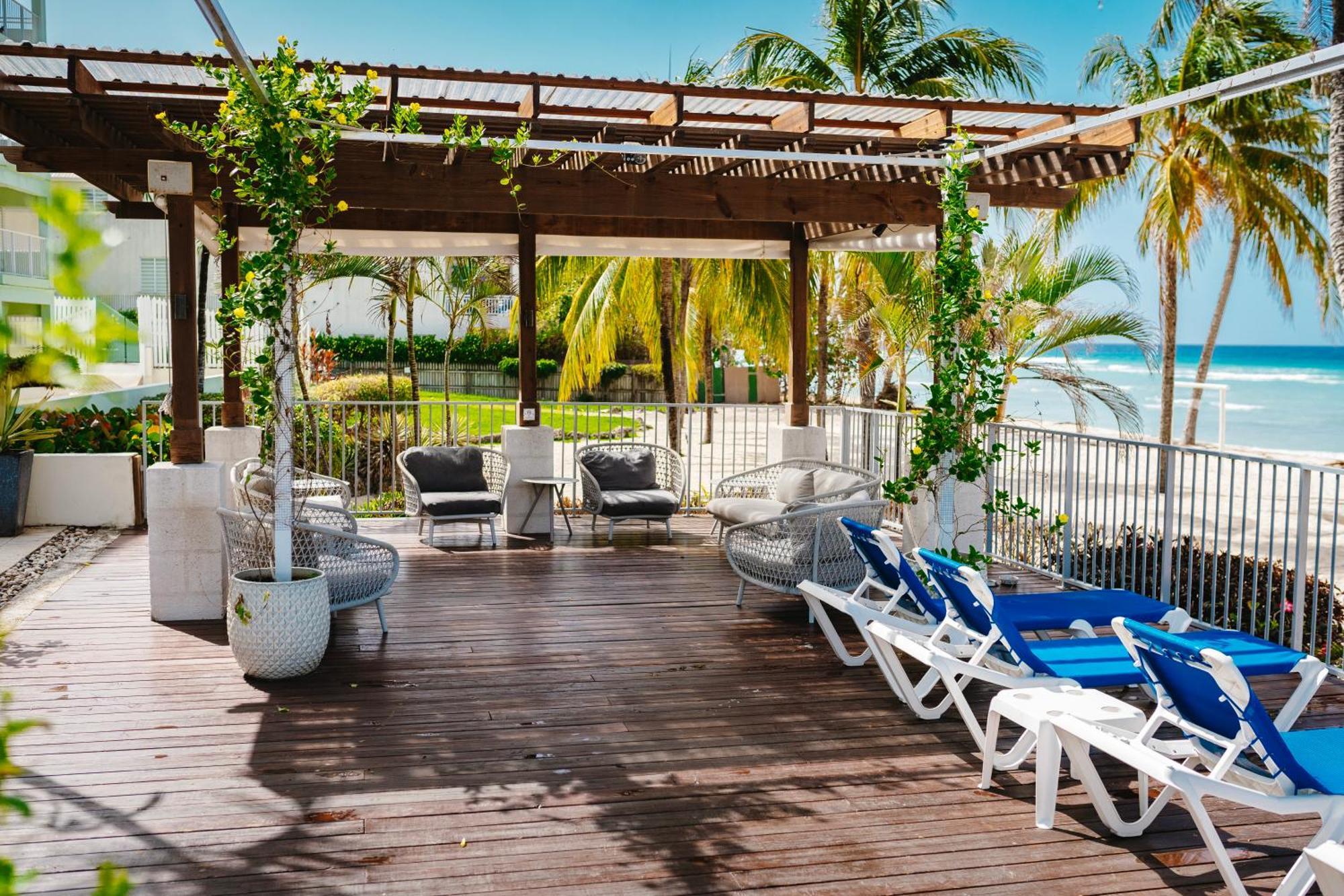 Coconut Court Beach Hotel Christ Church Zewnętrze zdjęcie